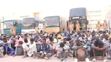 مهاجرون سودانيون عالقون في الصحراء