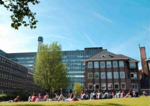 منحة دراسية 