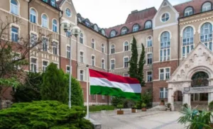 منحة دراسية 